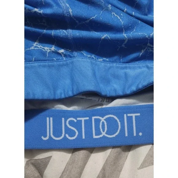 Nike Women's Small Dri-Fit Blue Lightning Crop Leggings, Pre-owned - Picture 11 of 11